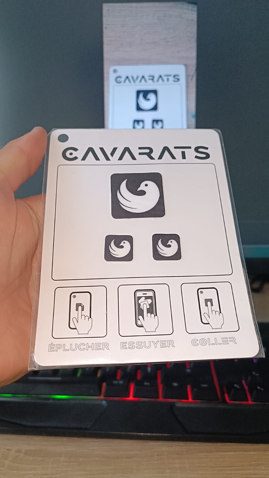 cavarats - Microfibre Tout-en-Un avec Autocollant Lavable et réutilisable pour Les objectifs de caméra, Les écrans de téléphone et Les PC Portables (les 3)