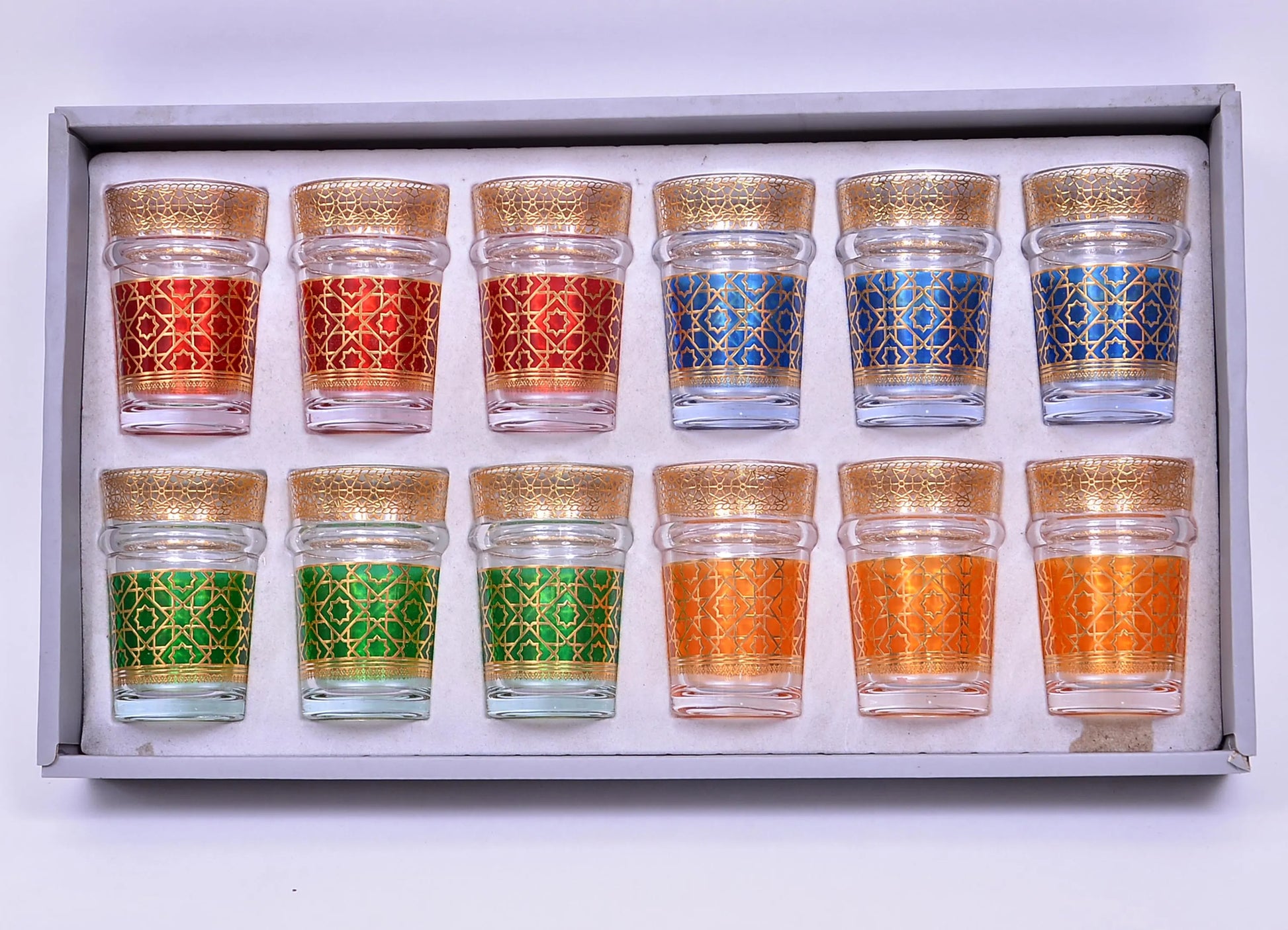Verres à Thé Marocains Artisanaux – Ensemble de Verres Majorelle Décorés à la Main (Lot de 12)