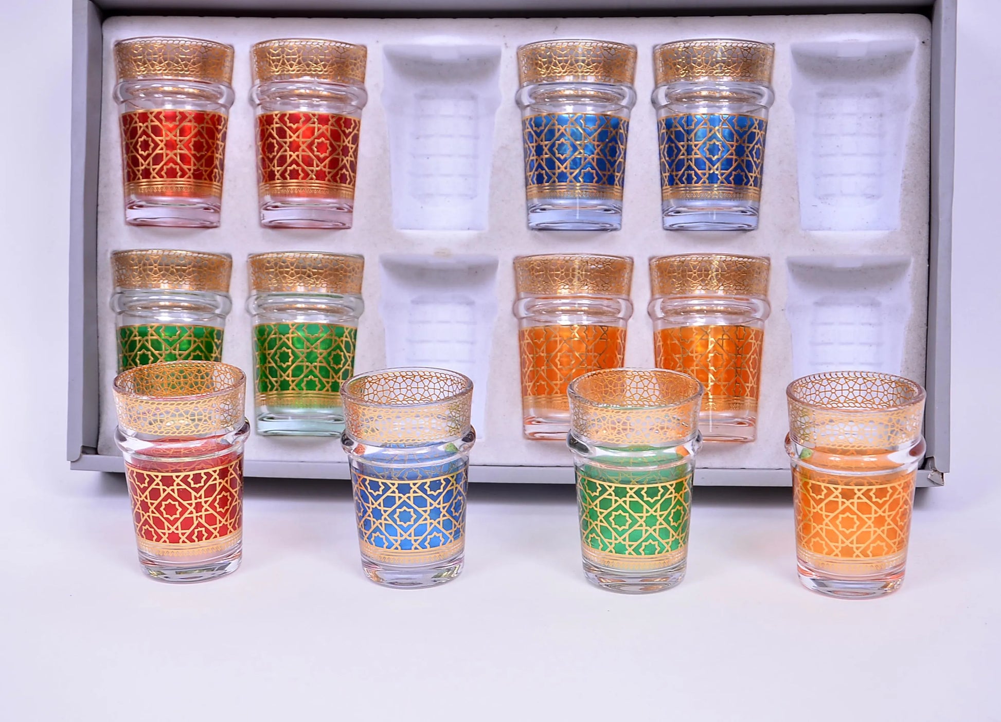 Verres à Thé Marocains Artisanaux – Ensemble de Verres Majorelle Décorés à la Main (Lot de 12)